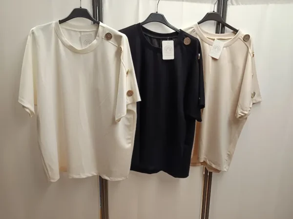 camiseta boton dorado1