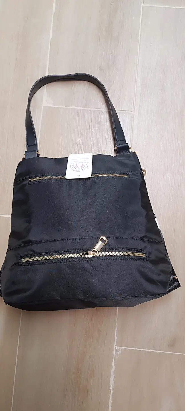 mochila negra